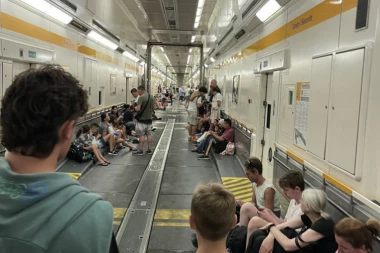 DRAMA POD LAMANŠOM! Putnici 5 sati bili zaglavljeni u tunelu: Bilo je kao u horor filmovima!