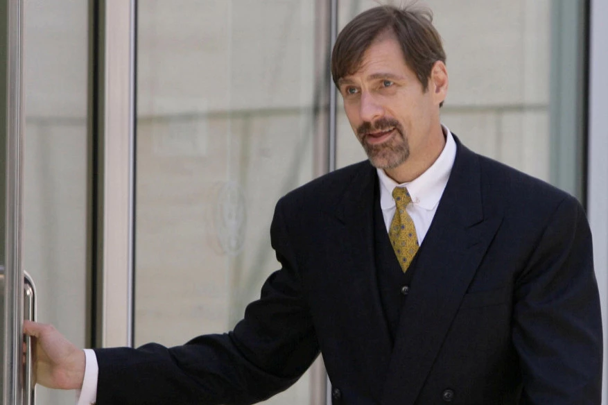 MILIJARDER NAPRAVIO TAJNU PROSTORIJU ZA ORGIJE! Sagradio prolaze za svoje bolesne fantazije uz ogromne količine kokaina daleko od ženine spavaće sobe!