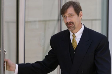 MILIJARDER NAPRAVIO TAJNU PROSTORIJU ZA ORGIJE! Sagradio prolaze za svoje bolesne fantazije uz ogromne količine kokaina daleko od ženine spavaće sobe!