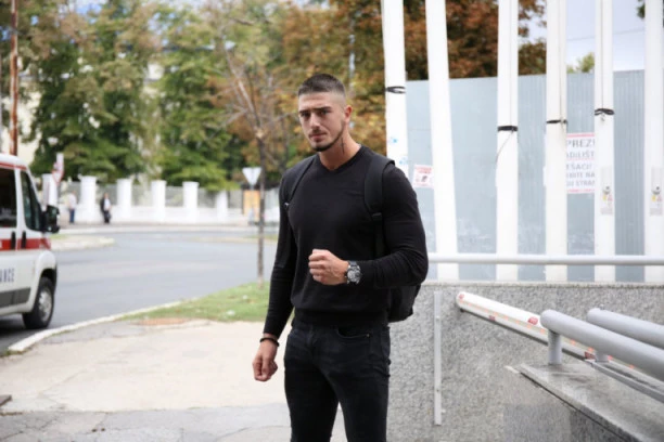 OGLASIO SE DISKVALIFIKOVANI ZADRUGAR! Ivan se KAJE što je pobegao, hoće da se vrati u rijaliti!