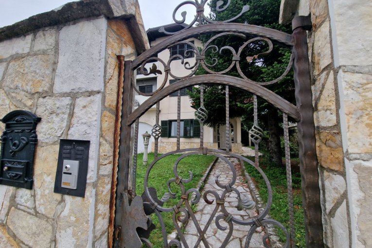 Porodični dom Sinana Sakića