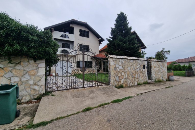 Porodični dom Sinana Sakića