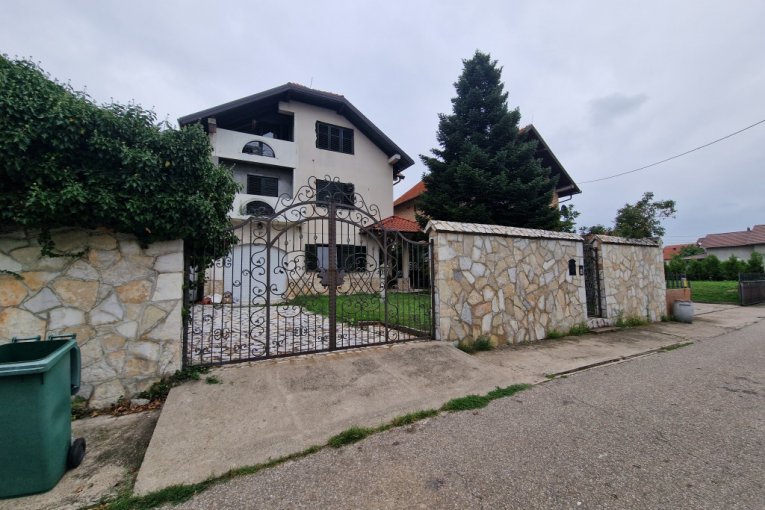 Porodični dom Sinana Sakića