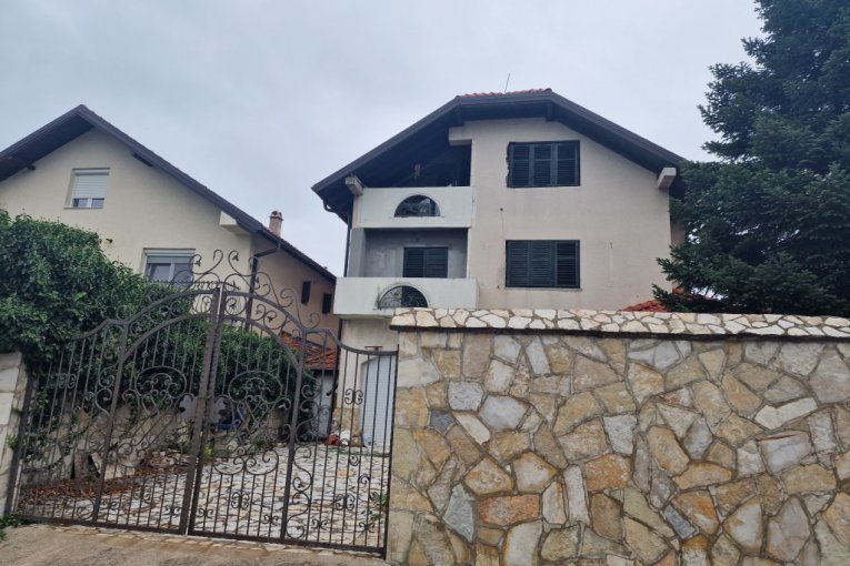 Porodični dom Sinana Sakića