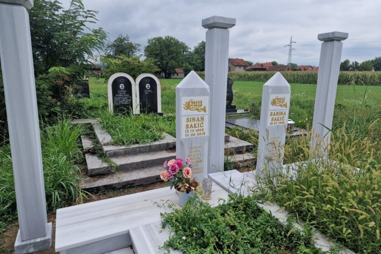 Grob Sinana Sakića u Loznici