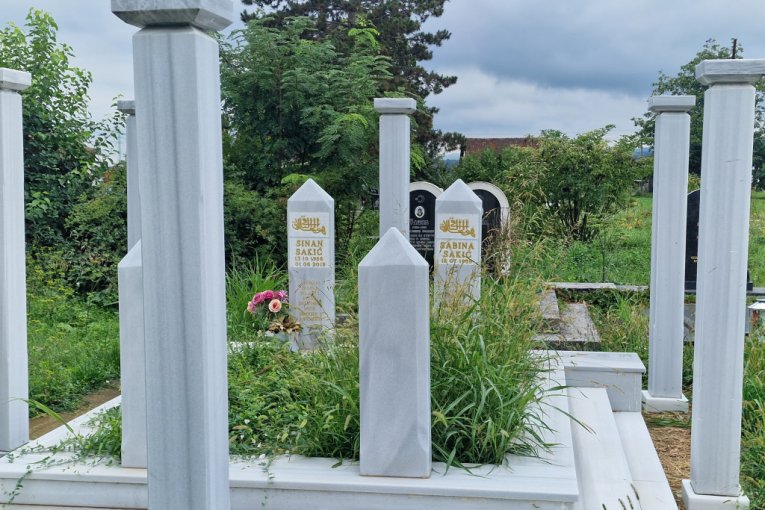 Grob Sinana Sakića u Loznici
