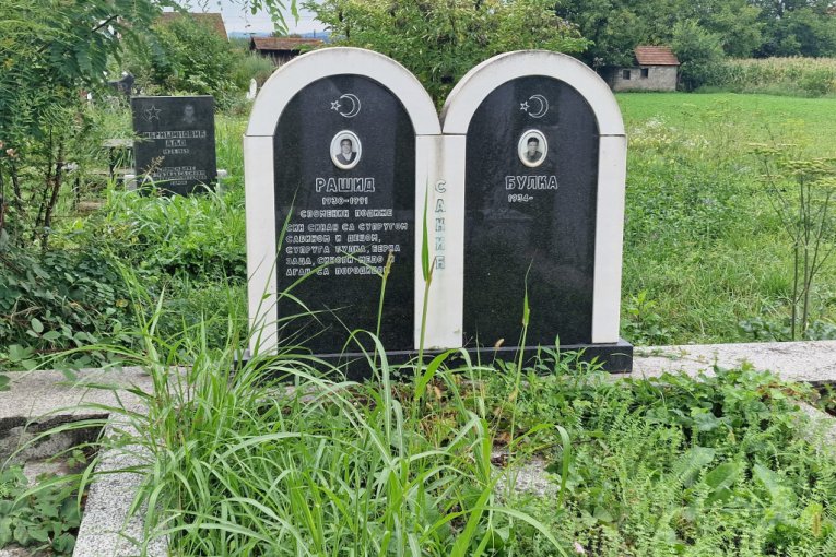 Grob Sinana Sakića u Loznici