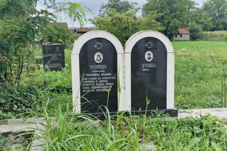 Grob Sinana Sakića u Loznici