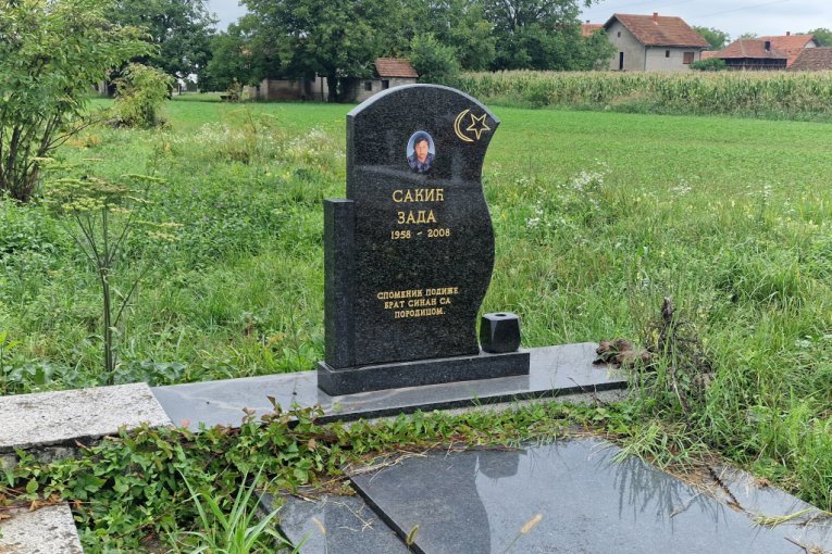 Grob Sinana Sakića u Loznici
