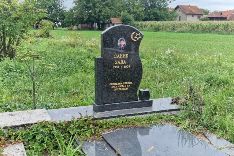 Grob Sinana Sakića u Loznici