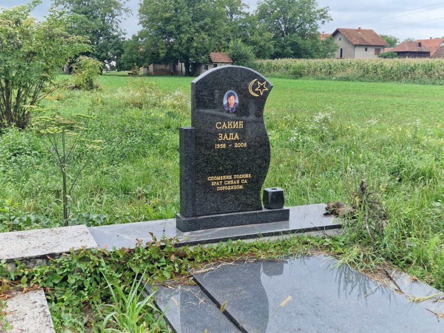 Grob Sinana Sakića u Loznici