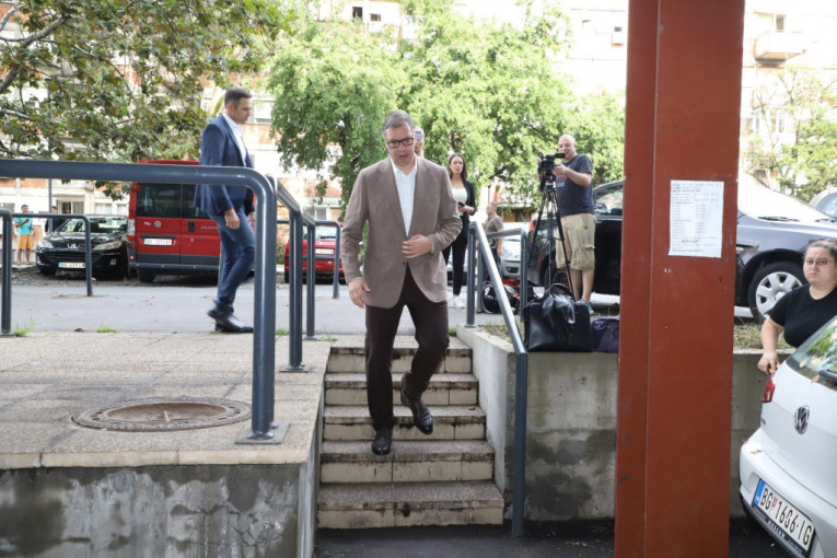 Aleksandar Vučić stiže u sedište stranke