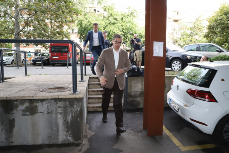 Aleksandar Vučić stiže