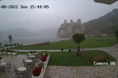 GROM POGODIO GOLUBAČKU TVRĐAVU: Šešir kula znatno oštećena (VIDEO)