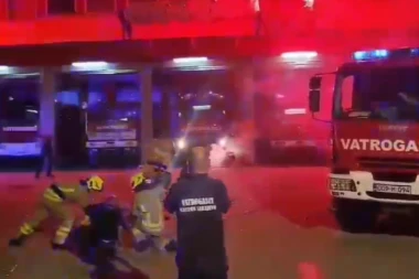 PREDIVNA SCENA U SARAJEVU: Vatrogasac verio buduću suprugu - kolege se potrudile da sve prođe u najboljem redu (VIDEO)