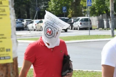 Jako BLAMIRANJE Đoganijevih može da počne! Gagi sa KESOM NA GLAVI došao na Pink, Zadruga 6 nije ni počela, on već OBRUKAO porodicu! (FOTO)