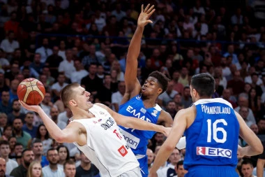 SRBIJA JESTE ZEMLJA KOŠARKE: Grci pali u paklu Arene!