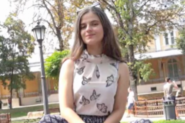 "Dolazi, dolazi, Upomoć!" Aleksandra (15) je tri puta uspela da pozove policiju pre nego što je SILOVANA I RASKOMADANA, ali su svi ignorisali njene vapaje! ŠOKANTNO! (VIDEO)