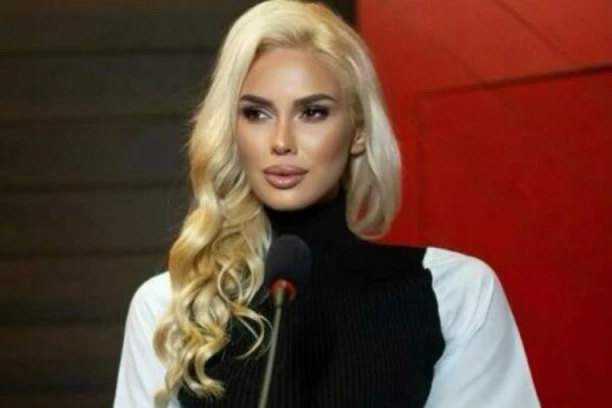 Zanosna srpska političarka ZAPALILA INTERNET: Njenu fotografiju ne prestaju da komentarišu! (FOTO)