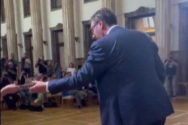 EVO, IMAM OVDE JEDAN PRIMERAK ZA VAS! Predsednik odbrusio novinarski N1: Mi se Ustava striktno držimo! (VIDEO)