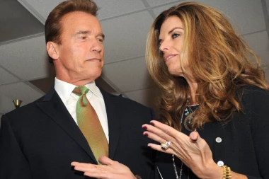 POTRESNA SCENA BIVŠE ŽENE ČUVENOG GLUMCA, na ulici se svi pitaju šta joj se dogodilo? Nekada je bila Švarcenegerova lepotica, a onda se desio šok! (FOTO)