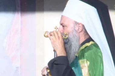 PATRIJARH PORFIRIJE SLUŽIO LITURGIJU U MANASTIRU SAVINA: Večernja litija biće u Herceg Novom danas popodne