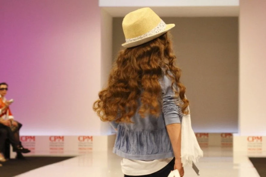 OVO JE NAJMLAĐA TRANSRODNA MANEKENKA NA SVETU! Ima samo 10 godina i njena majka je razapeta zbog onoga što joj radi! (VIDEO)