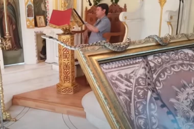 SABLASNA SCENA U GRČKOJ CRKVI NA GOSPOJINU: Zmije GMIZALE po ikonoma, vernici se krstili i radili OVO! (FOTO,VIDEO)