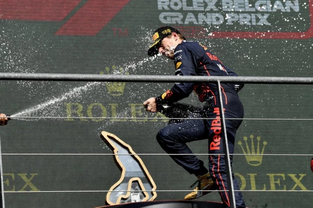 NOVA REČ U FORMULI 1: Umesto dominacija - doMAKSacija! Ferštapen startovao 14. na legendarnoj stazi, pa razvalio konkurenciju!