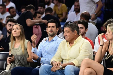 Dok NOVAK SLAVI SA KOŠARKAŠIMA u Istanbulu, evo kakve VESTI su ga dočekale ovog jutra!