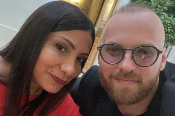 NAŠ PEVAČ POSTAO OTAC PO DRUGI PUT: Danijel Alibabić se oglasio, otkrio kako mu se supruga oseća nakon POROĐAJA!