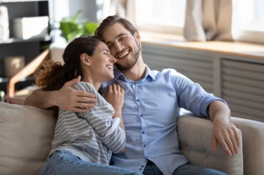 VEČITA DILEMA SADA OBELODANJENA! Ko je pismeniji - muškarci ili žene?! Poslednji popis otkrio ko je željniji znanja, ali i kakvo je stanje sa PISMENOŠĆU!