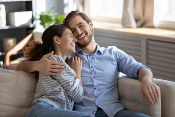 VEČITA DILEMA SADA OBELODANJENA! Ko je pismeniji - muškarci ili žene?! Poslednji popis otkrio ko je željniji znanja, ali i kakvo je stanje sa PISMENOŠĆU!