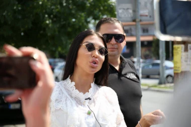 MAJA I TAKI SU SIROTINJA, NEMAJU DINARA: Šok detalji iz porodice Marinković isplivali na videlo! (VIDEO)