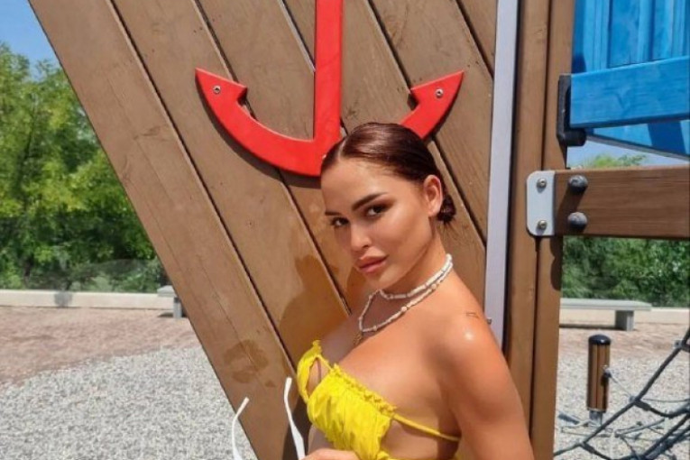 Aleksandra Mladenović pokazala izvajano telo