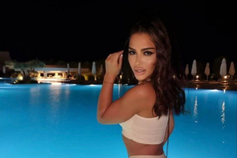 Aleksandra Mladenović pokazala izvajano telo