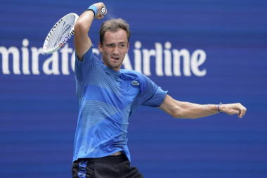 RUS ZGAZIO AMERIKANCA: Furiozan početak Medvedeva na US Openu!