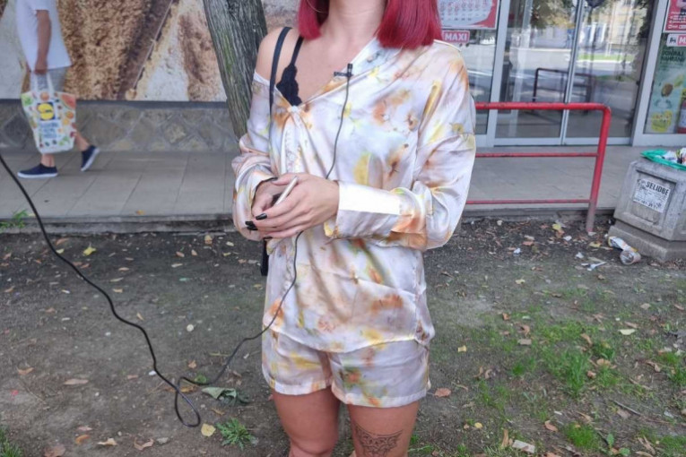 Ivana Puzić ispred zgrade televizije Pink