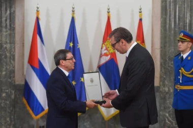ORDEN ZA KUBANSKOG ŠEFA DIPLOMATIJE! Vučić odlikovao Bruna Pariju! (VIDEO)
