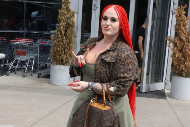 BIVŠA ZADRUGARKA SE UDAJE! Upecala pravog macana, na Vaskrs otkrila radosne vesti - evo kada staje na ludi kamen! (FOTO)