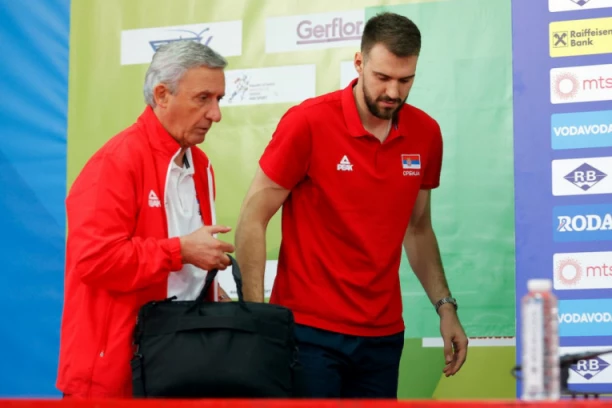 GLAVOBOLJA ZA PEŠIĆA! Zbog iste POVREDE propustio je Evrobasket! Sada je opet VAN STROJA!