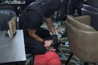 ZA MADAM NEDU RADILO 10 DEVOJAKA! Novac od prostitucije trošila na egzotične destinacije, reklamirali se na sajtu!