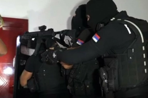 MASOVNO HAPŠENJE ZBOG PROSTITUCIJE! U toku velika akcija policije! Već petoro iza rešetaka!