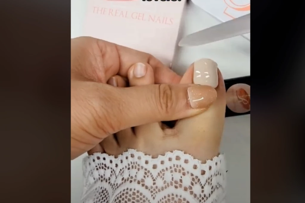 NOVI TREND koji gel na noktima baca u drugi plan! Da li biste ikada ovo stavile na ruke i noge?