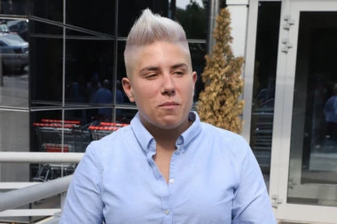 KAKVA TRANSFORMACIJA! Matora više ne izgleda isto: Kada vidite njenu novu boju kose, neće vam biti dobro! (VIDEO)