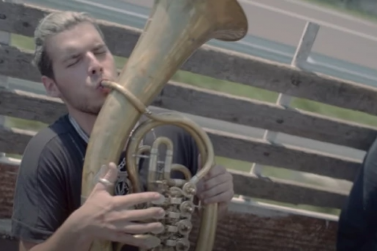 Adam Adaktar u spotu