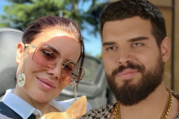 "SUĐENO JE DA IMA JEDNOG SINA, A TO SAM JA" Prvo oglašavanje Adama Adaktara nakon što mu je majka Alis IZGUBILA BEBU u 47. godini