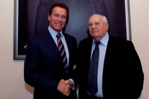 ŠVARCENEGER SE EMOTIVNOM PORUKOM OPROSTIO OD GORBAČOVA: Bio je moj heroj, imao sam sreću što je bio moj prijatelj! (FOTO)