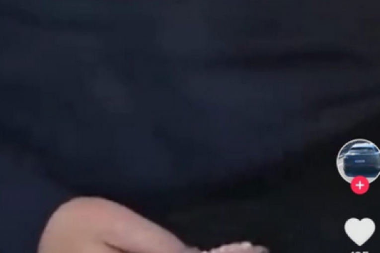 Sejo Kalač dremnuo u kafiću