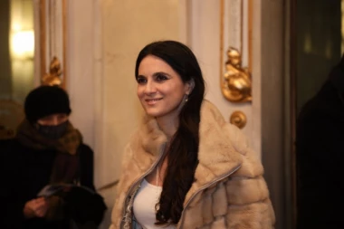 STRAVIČNI DETALJI ŽIVOTA NAŠE GLUMICE KRILA OD JAVNOSTI: Progovorila o NASILJU koje je trpela, SIROMAŠTVU i zašto su je roditelji ŠIŠALI NA ĆELAVO!